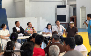 gov-pineda-holds-dialogue-with-salandra-workers;-asks-them-to-form-group