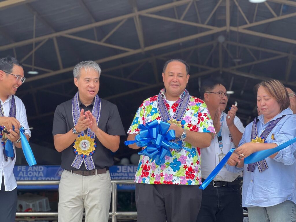 gov-delta-joins-inauguration-of-new-fruits,-vegetables-section-at-guagua-public-market