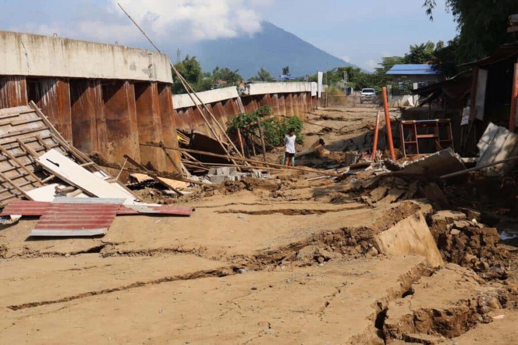 collapsed-in-2024,-unfinished-flood-control-project-in-danger-again