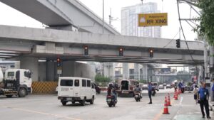 nlex,-mmda-install-modern-traffic-signal-lights-at-nlex-connector-intersections