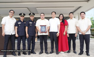 mayor-natividad-gets-award-for-supporting-bfp-malolos-city