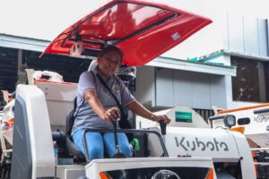 194-farmers-coops,-lgus-in-central-luzon-receive-farm-machinery 