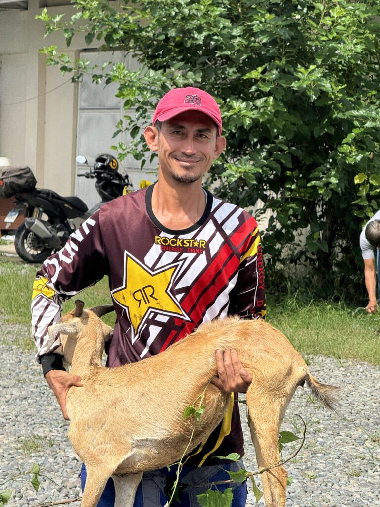 farmers-get-goats-from-capitol- 