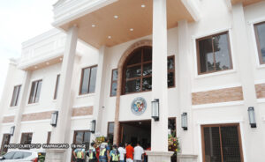 gov-pineda-leads-unveiling-of-new-minalin-municipal-hall