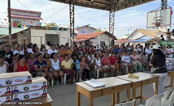 mayor-pineda-distributes-relief-aid-to-over-2k-flood-affected-lubao-residents