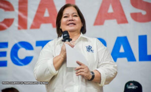 gov-pineda-gives-aid-to-pampanga’s-bantay-bayan