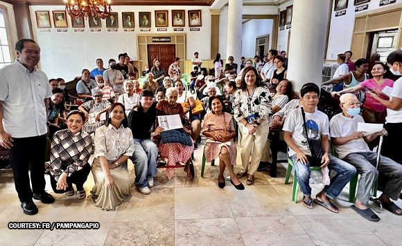 pampanga-gov’t-gives-p100k-each-to-17-lolos-and-lolas-aged-95-and-up