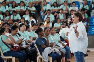 4,132-barangay-health-workers,-nutrition-scholars-get-aid-from-capitol,-dswd,-nanay-partylist