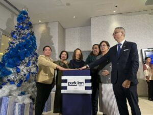 park-inn-by-radisson-clark-lights-up-holiday-centerpiece-as-it-marks-10th-year