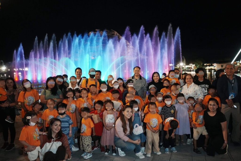 pineda-family-gives-christmas-treats-to-pediatric-patients