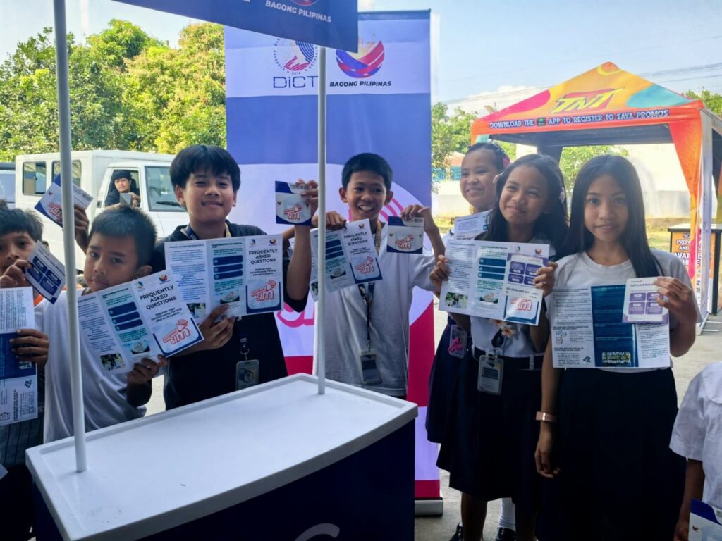 dict-distributes-1,927-sim-cards-in-tarlac-town