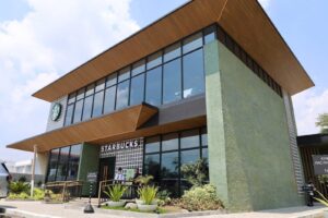 2-storey-starbucks-opens-in-subic