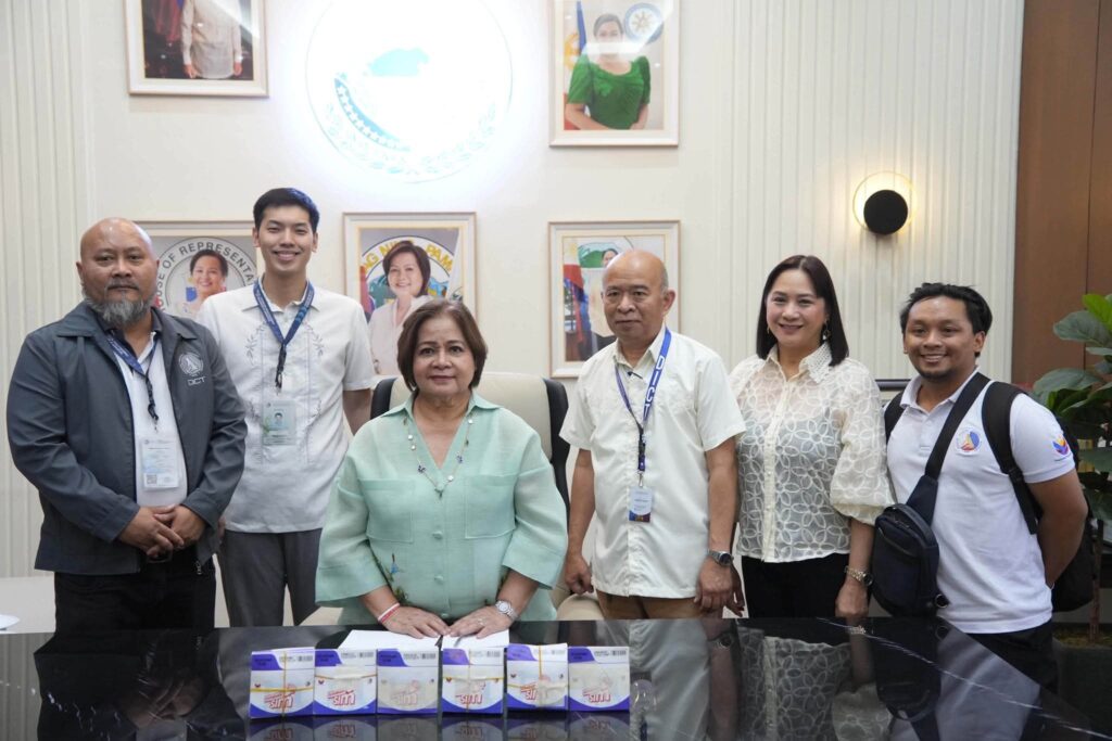 kapampangan-students-get-free-internet-ready-sim-cards-from-dict 