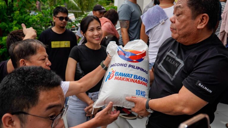 bawat-bayan-makikinabang’-benefits-1,600-in-bacolor 