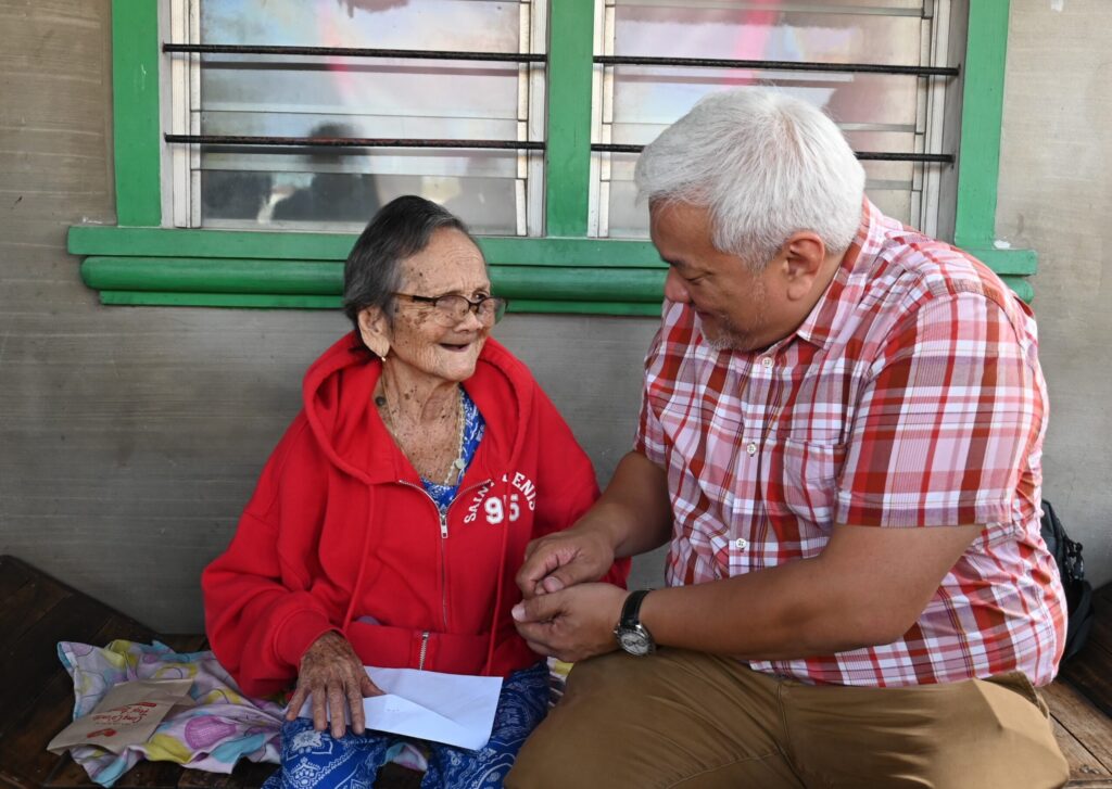 cong-pogi-reaches-out-to-magalang-elderly