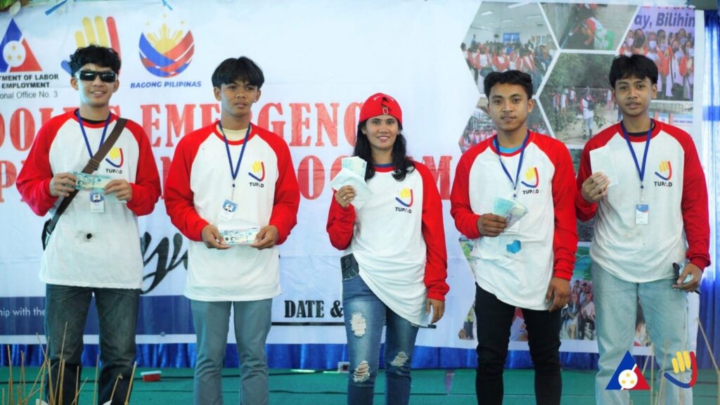 dole-zambales-assists-welding-trainees-through-tupad-payout