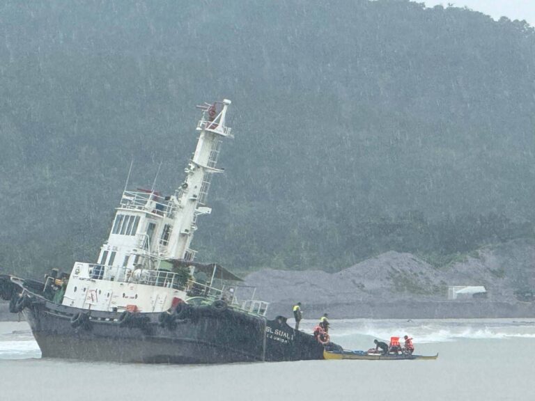 9-tripulante-ng-sumadsad-na-tugboat-nasagip