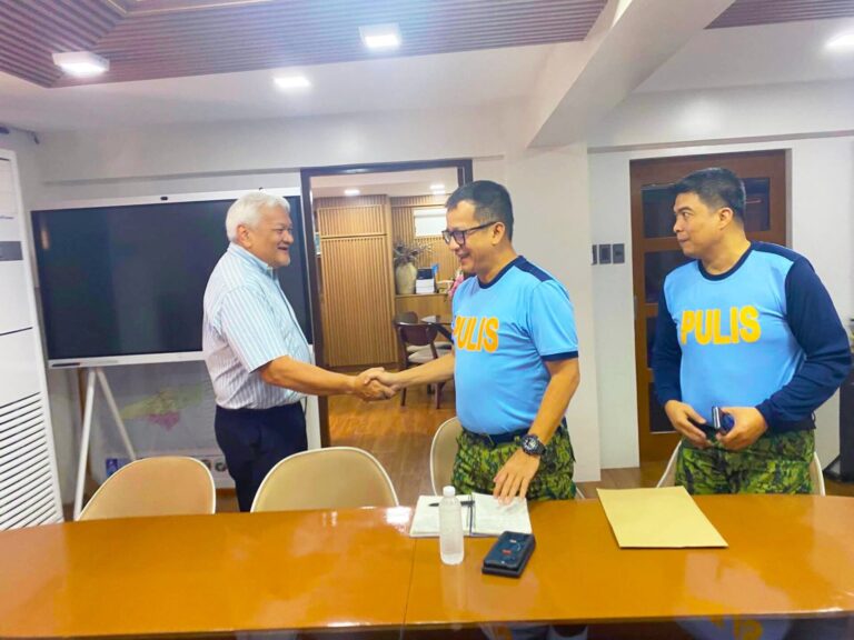 cong-pogi-awards-₱100-k-incentive-to-acpo-for-swift-arrest-of-5-robbers
