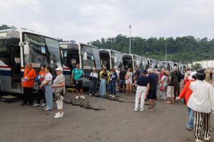 costa-serena-returns-to-subic-bay-with-3,000-pax,-crew
